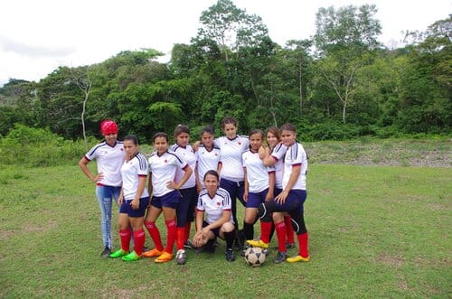 L'equipo di calcio femminile della Holandita