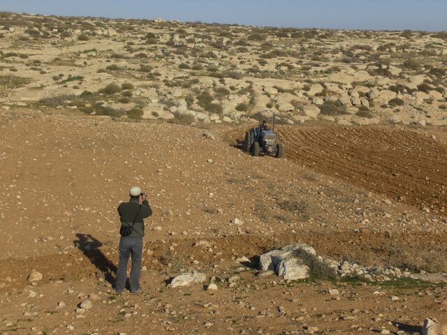 settlers plowing in meshaha valley2