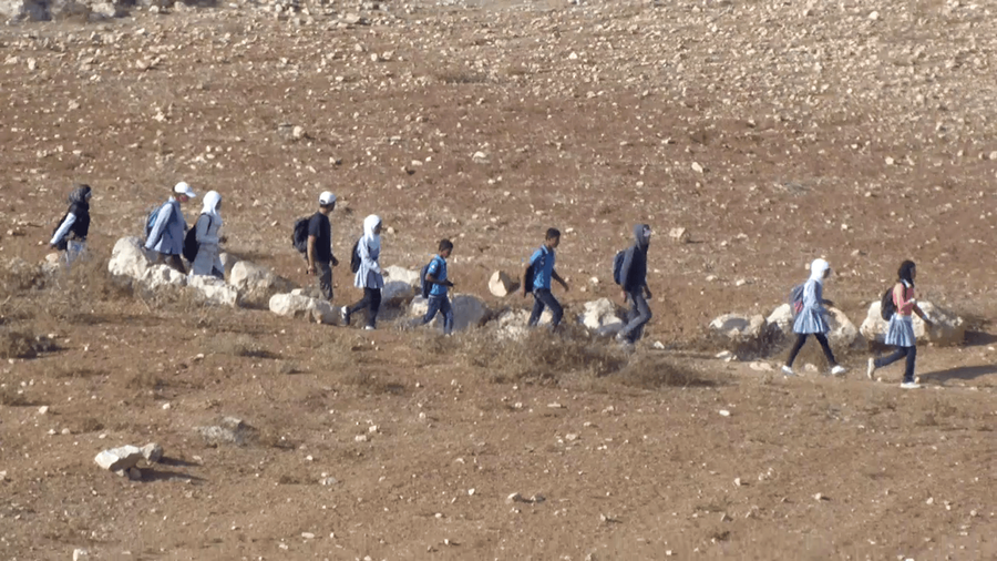 2013-10-01 Negligence of the Israeli soldiers exposes Palestinian children at risk on the way to school, South Hebron Hills