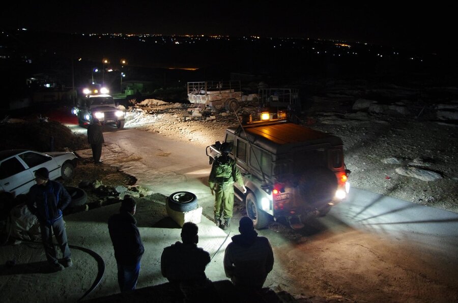 2013-10-06 Israeli Army invaded South Hebron Hills village of At Tuwani overnight