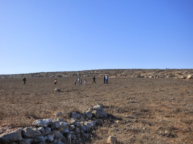 Umm Al Arayes. Palestinians trying to reach their land.