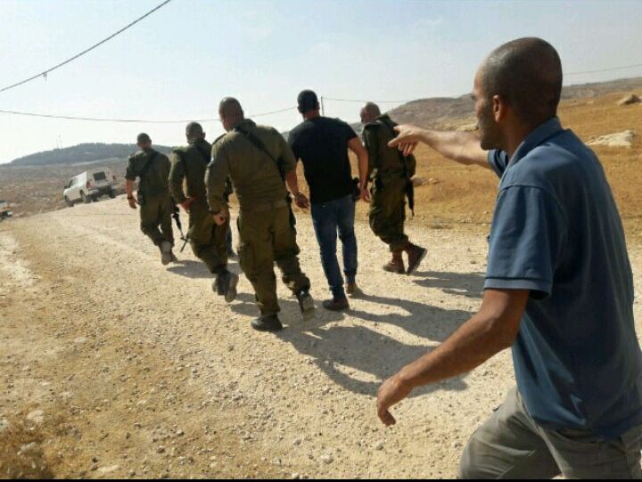 2017-09-26 Palestinese picchiato dai soldati israeliani nel villaggio di Jawwaya