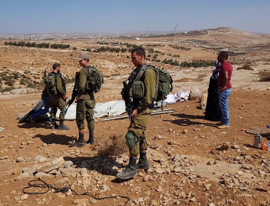 2018-09-04 soldati israeliani sequestrano tenda