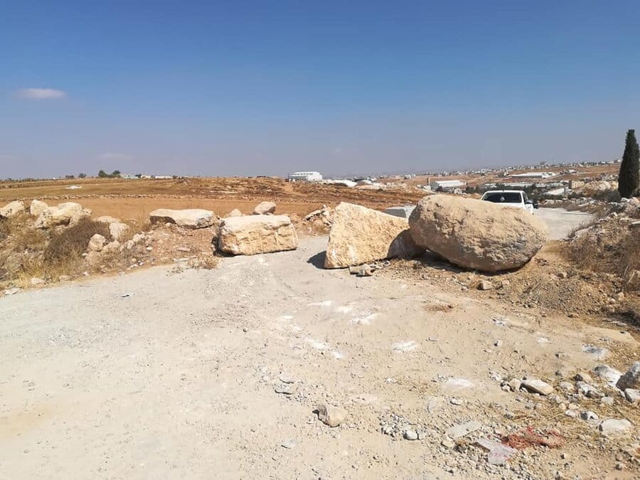 2019-07-28 Forze armate israeliane chiudono due ingressi del villaggio palestinese di Ma'in /Shabel Butum