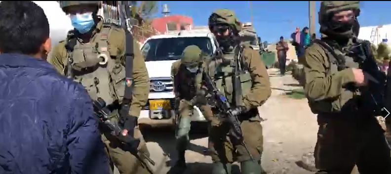 2021-02-08 esercito israeliano consegna cinque ordini di demolizione
