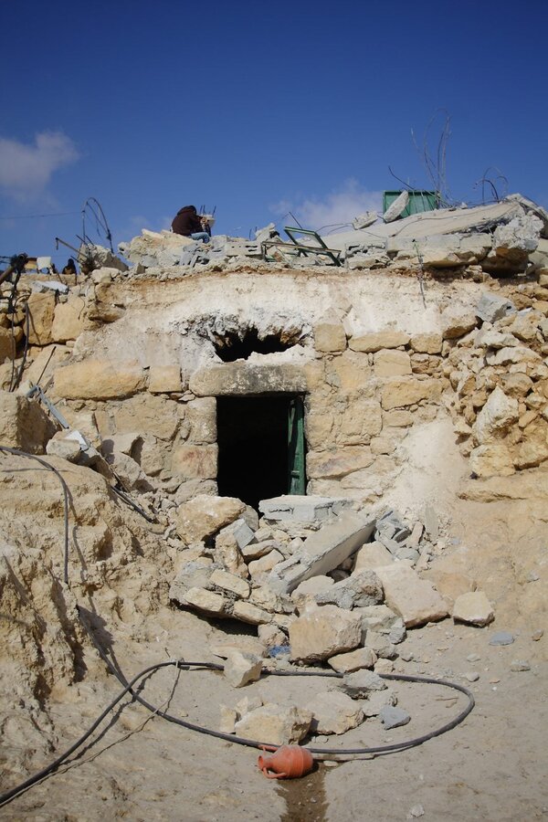 2011-11-24 Demolitions in Umm Fagarah